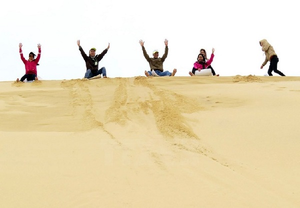 Trượt cát, một trải nghiệm du lịch mới mẻ và thú vị tại Quảng Bình