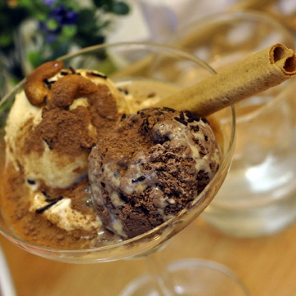 Uplus’s Ice-cream & Coffee bar